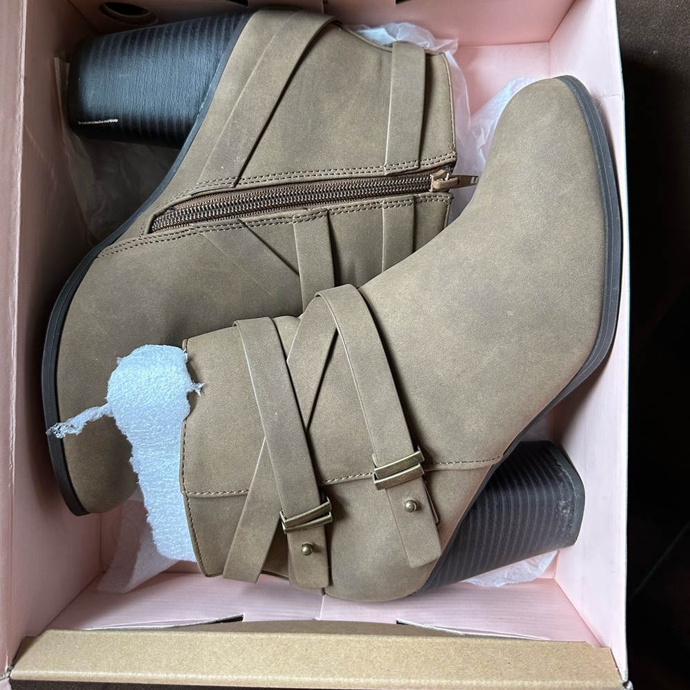 Like new taupe suede booties